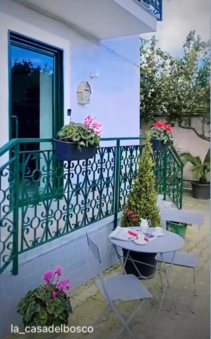 Villa La Casa Del Bosco - Unique Two Floors House With Garden à Naples Extérieur photo
